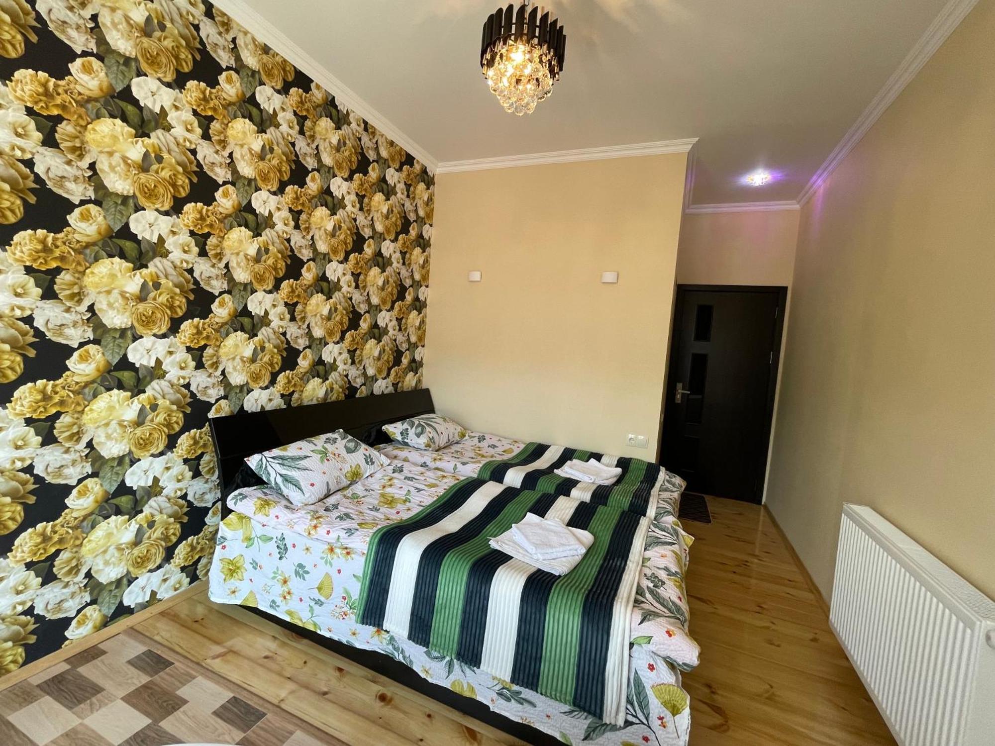 Sunny Guesthouse Kazbegi Exteriör bild