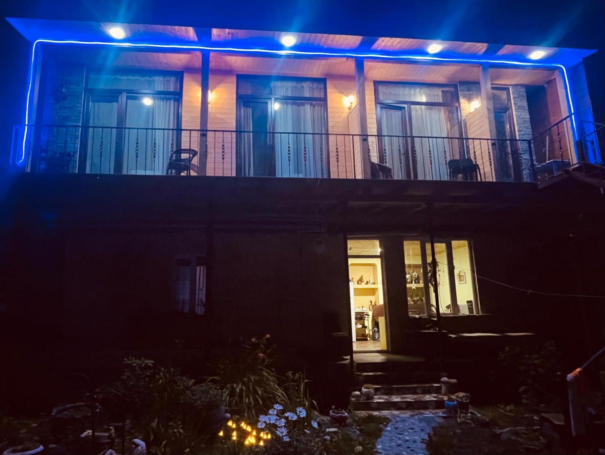 Sunny Guesthouse Kazbegi Exteriör bild