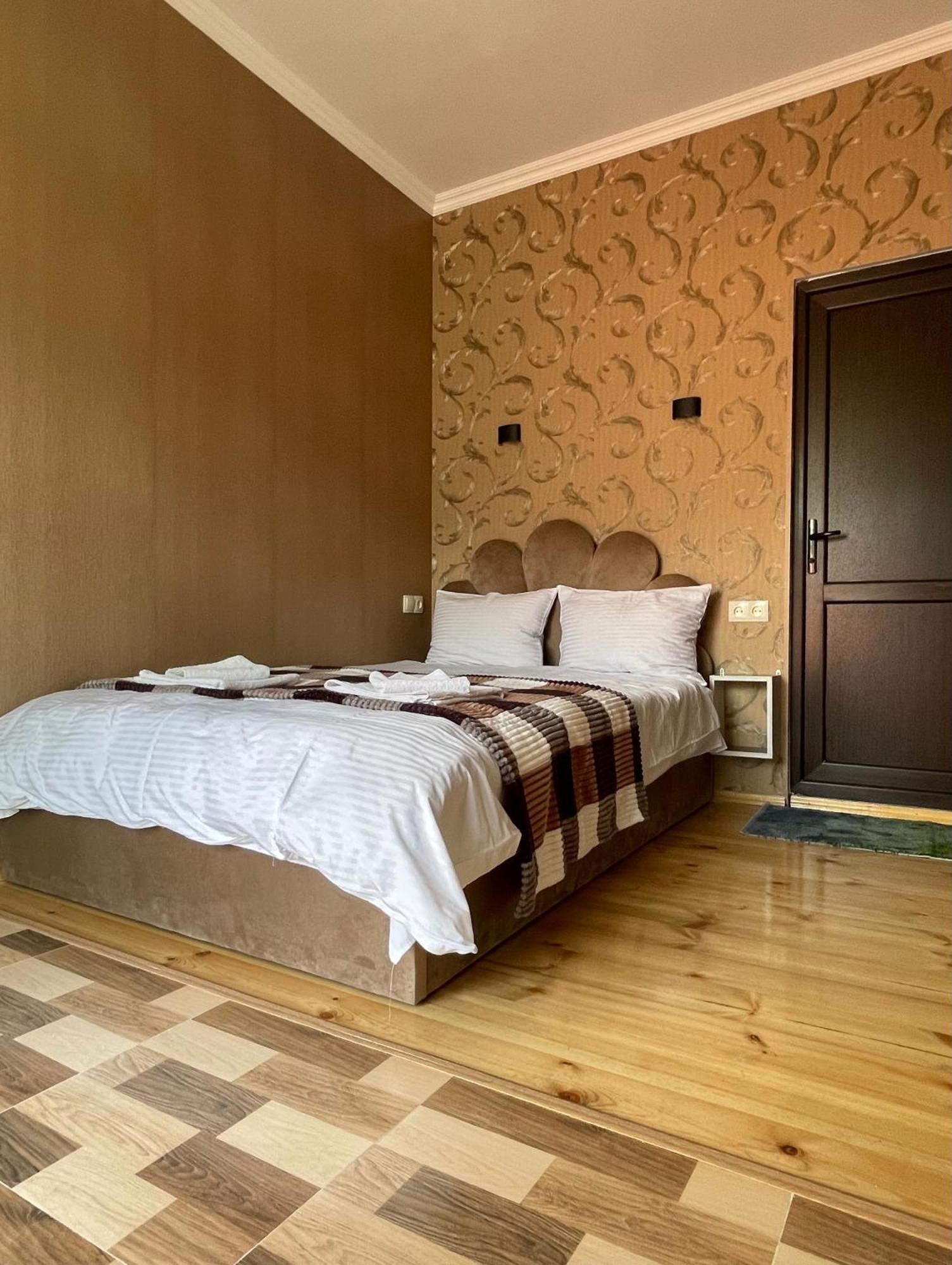Sunny Guesthouse Kazbegi Exteriör bild