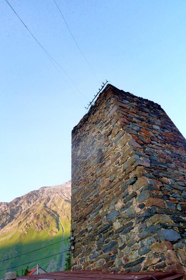 Sunny Guesthouse Kazbegi Exteriör bild