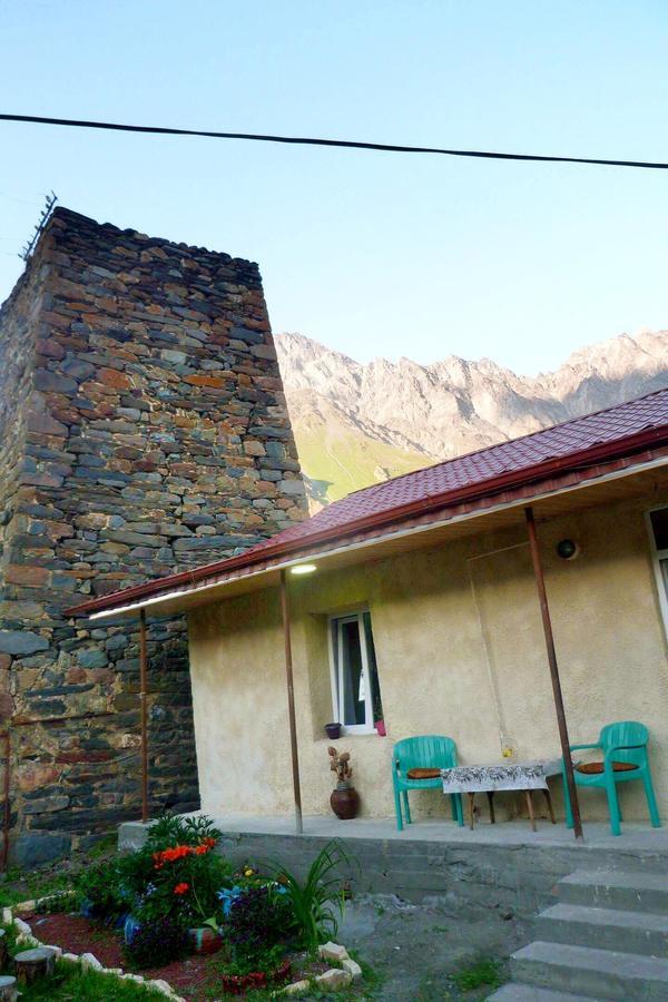 Sunny Guesthouse Kazbegi Exteriör bild