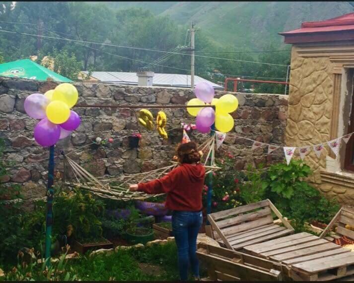 Sunny Guesthouse Kazbegi Exteriör bild